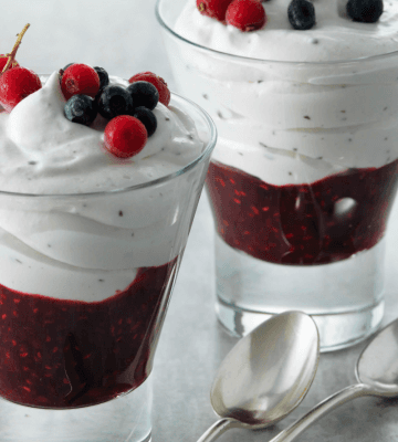 Crème stracciatella avec baies
