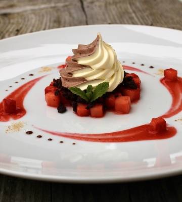 Zweierlei Caotina auf frischen Erdbeeren