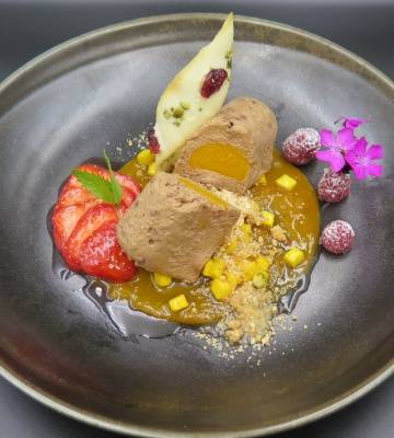 Schoko Mousse Terrine mit Mango- Passionsfruchtkern