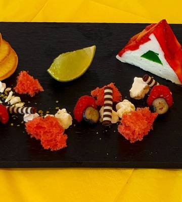 Mojito-Terrine im Erdbeermantel mit Knusperweg 