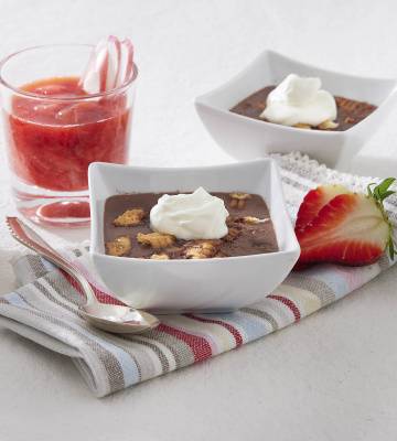 Schoggi-Flan mit Frühlingskompott 