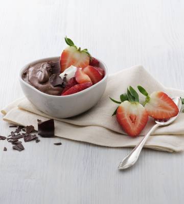 Schokoladen Creme mit Erdbeer-Salat 