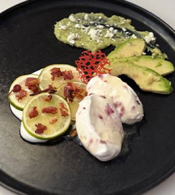 Holunderblüten Mousse trifft auf Avocado Duo