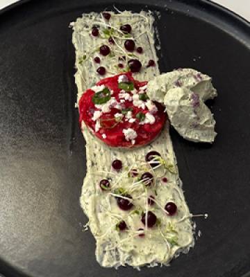 Wassermelonen Carpaccio auf Basilikumwolke 