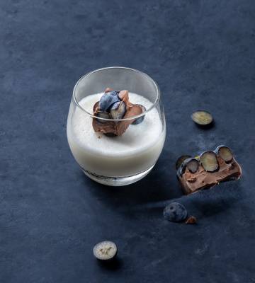 Blanc-manger aux myrtilles et au chocolat